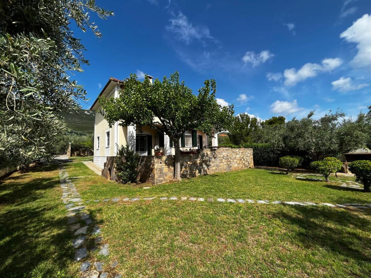 Villa Liana Sourpi ภายนอก รูปภาพ